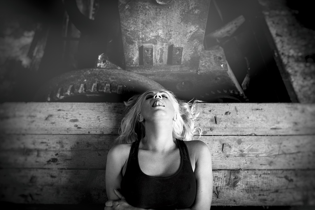 夫妻之间互相扶持还是互相依偎