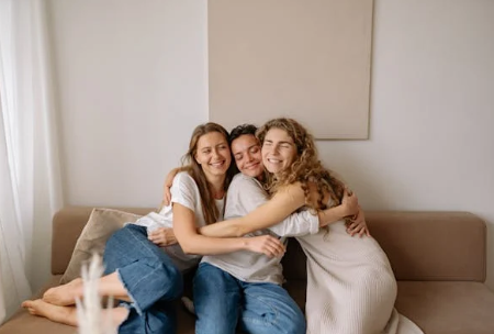 男女相拥时，女生身体会出现哪些变化