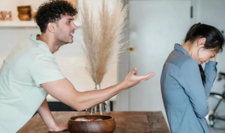 亲密关系中，生气时最能看清一个人